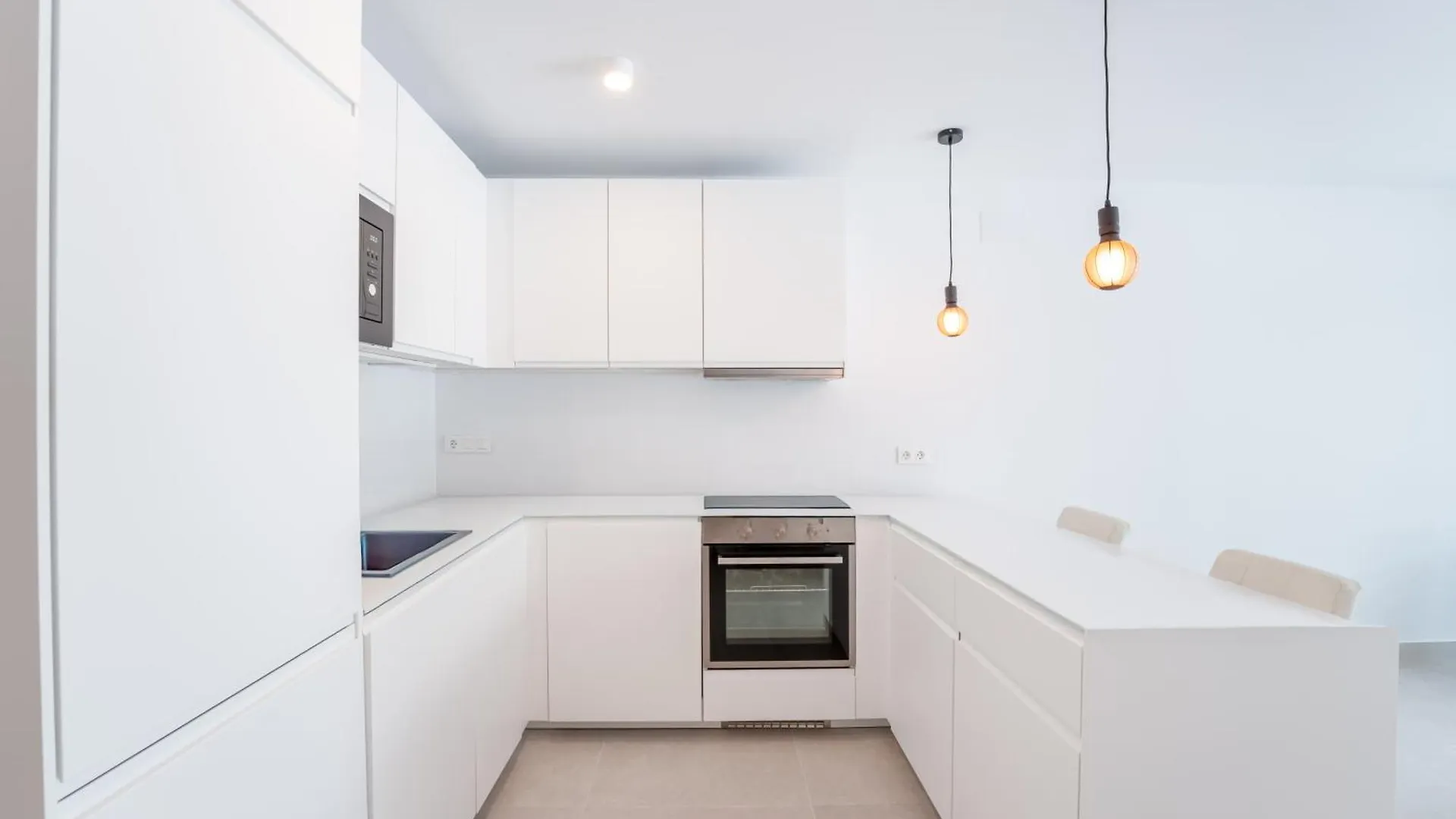 Renovated 2 Bedroom Apartment 5 Min Walk to the Beach Marbella