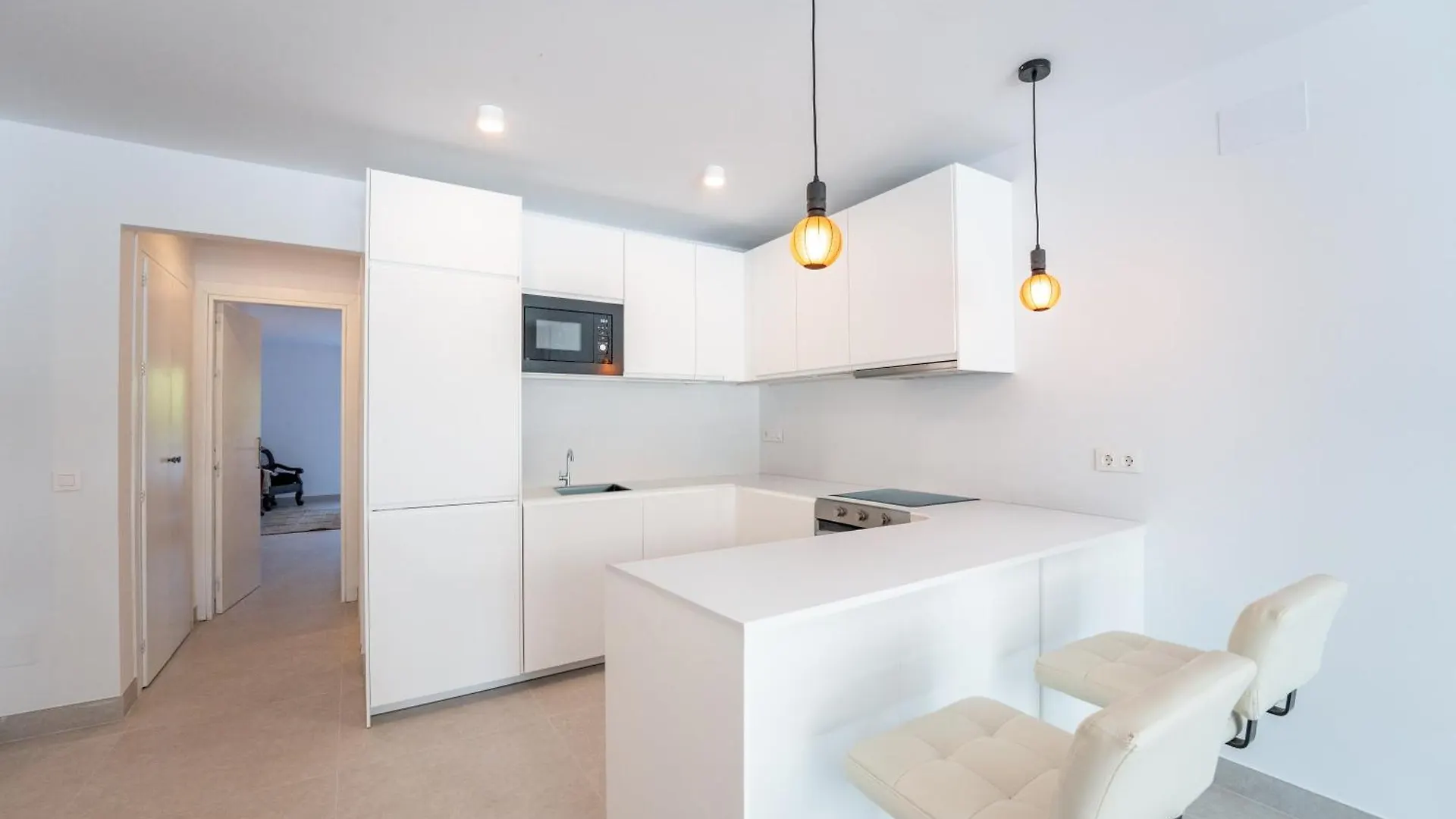 Renovated 2 Bedroom Apartment 5 Min Walk to the Beach Marbellac