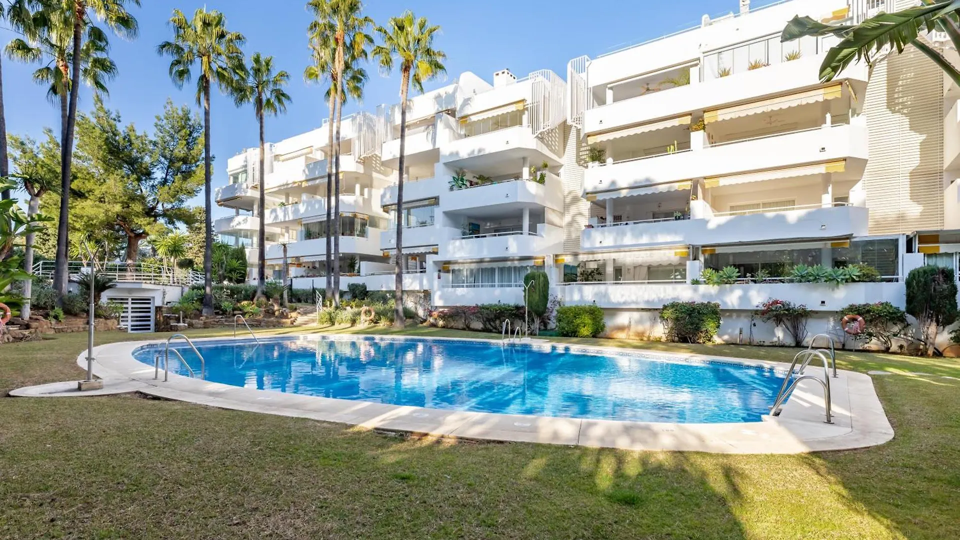 Renovated 2 Bedroom Apartment 5 Min Walk to the Beach Marbellac Espagne