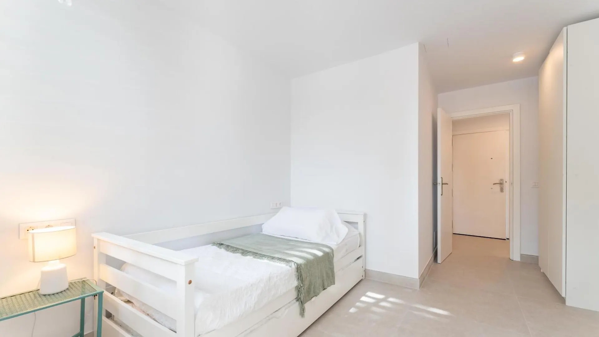 Renovated 2 Bedroom Apartment 5 Min Walk to the Beach Marbella 0*,