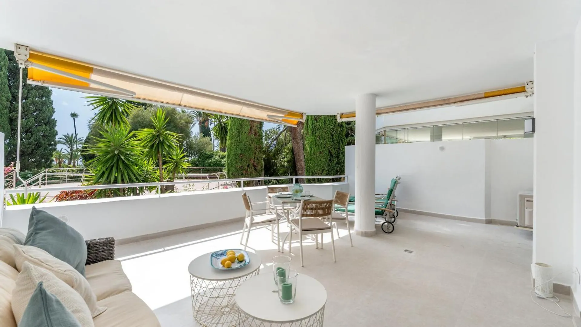 Renovated 2 Bedroom Apartment 5 Min Walk to the Beach Marbellac